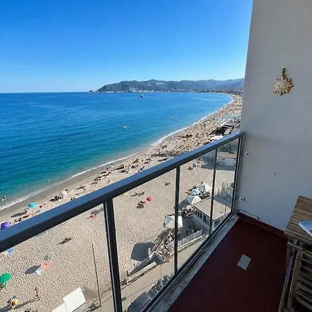 -luxury Sea View Apartment- Beachfront Escape Apartment