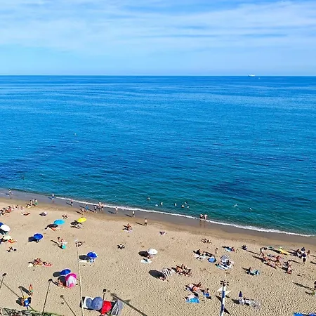 -luxury Sea View Apartment- Beachfront Escape Savona