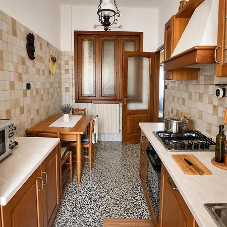 -luxury Sea View Apartment- Beachfront Escape Savona