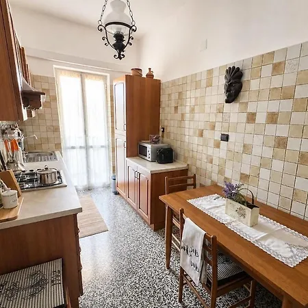 -luxury Sea View Apartment- Beachfront Escape Savona