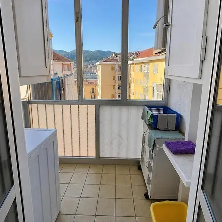 -luxury Sea View Apartment- Beachfront Escape Lägenhet *